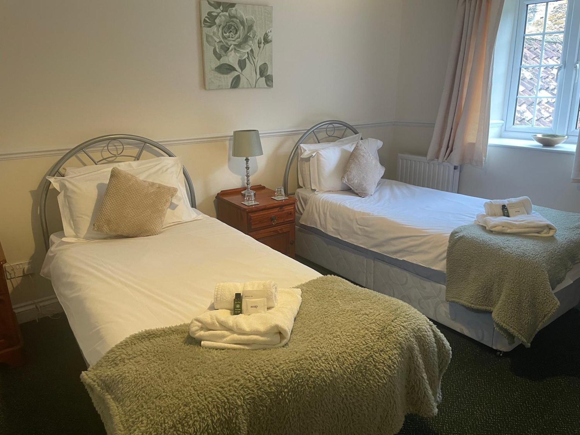 The Kings Arms Inn Montacute Bagian luar foto