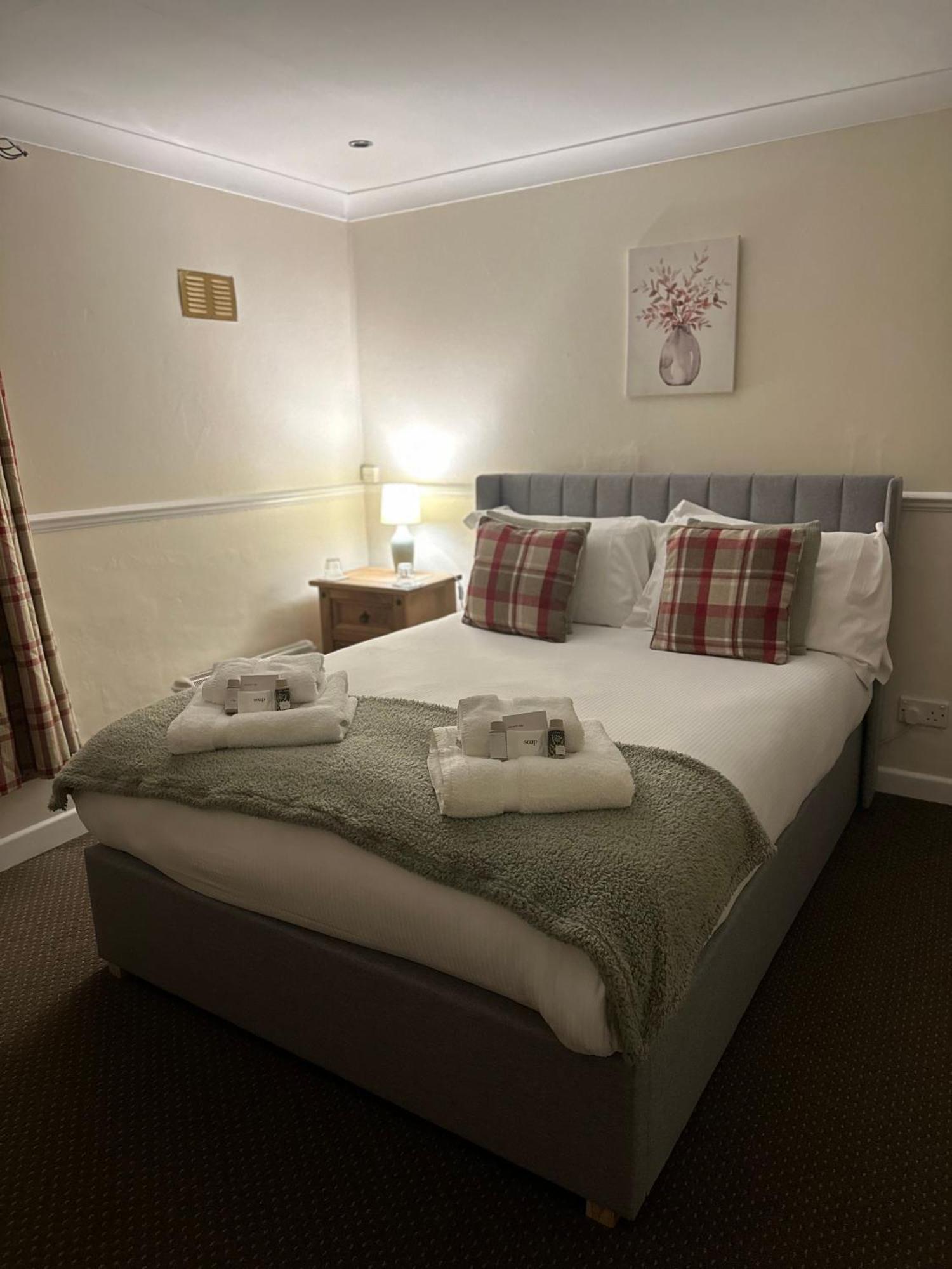 The Kings Arms Inn Montacute Ruang foto