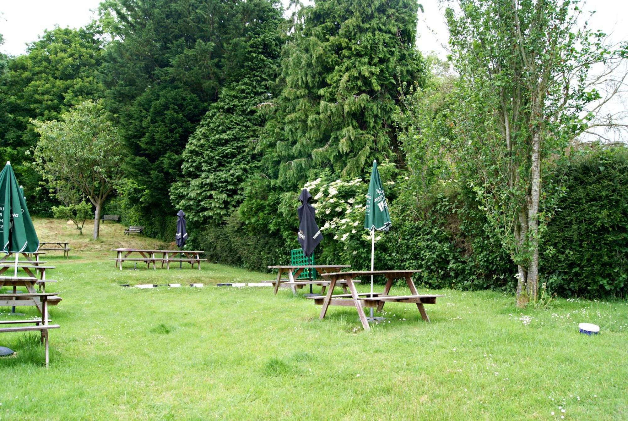 The Kings Arms Inn Montacute Bagian luar foto