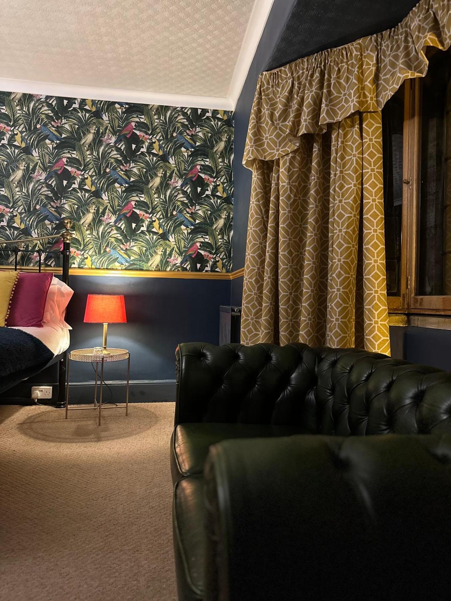The Kings Arms Inn Montacute Ruang foto